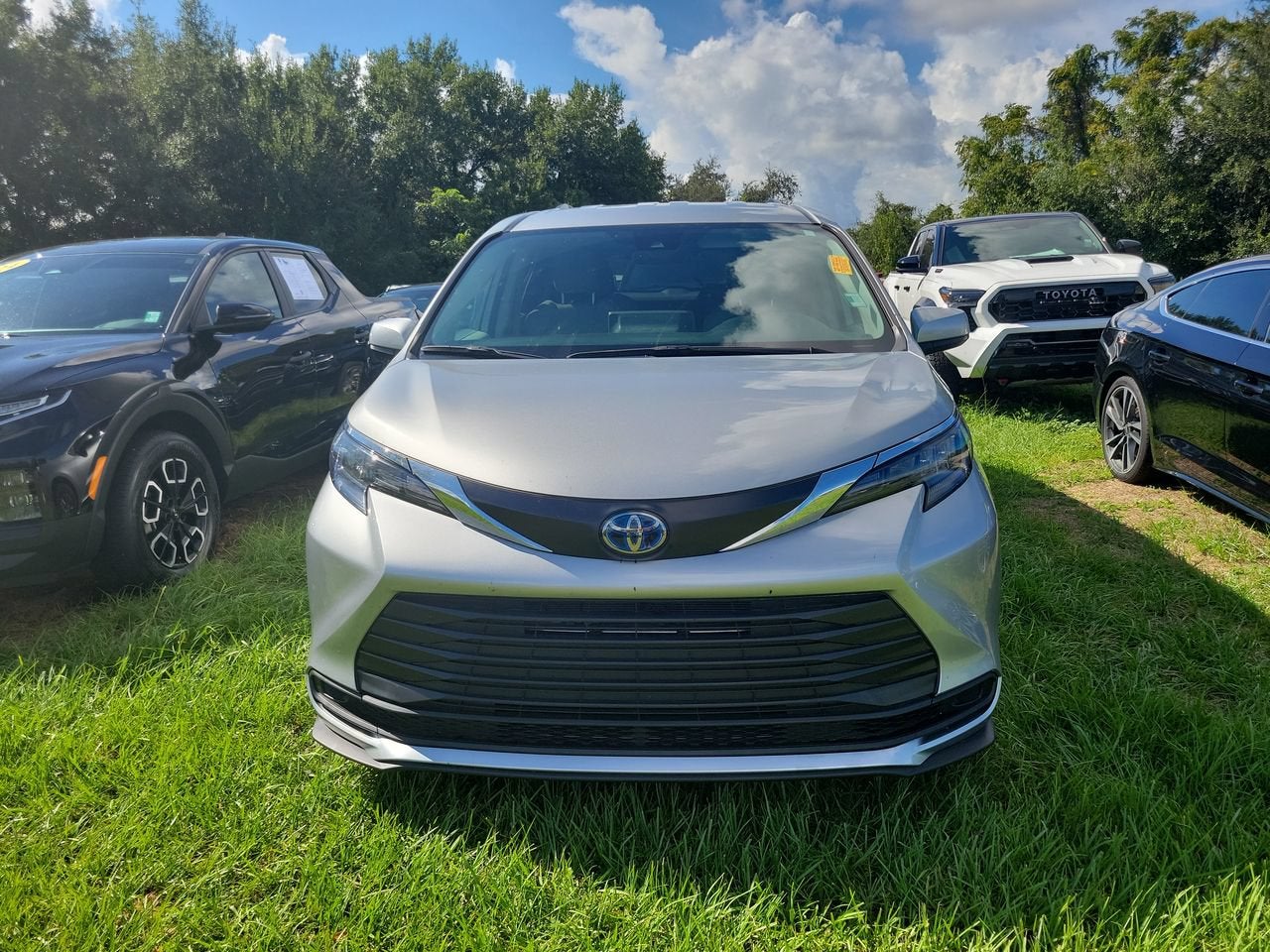 2024 Toyota Sienna LE