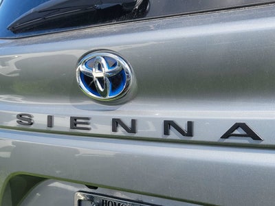 2024 Toyota Sienna LE