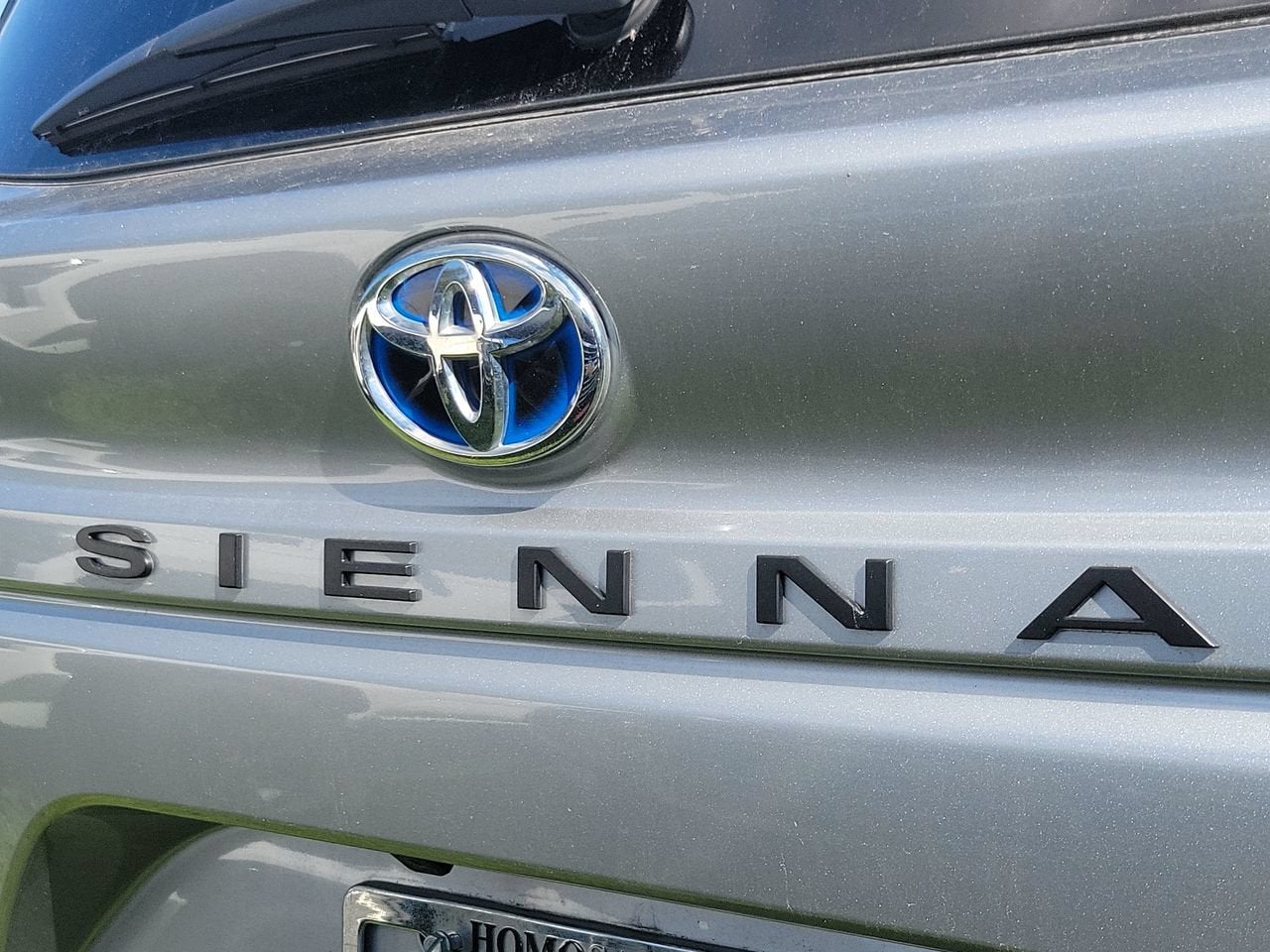 2024 Toyota Sienna LE