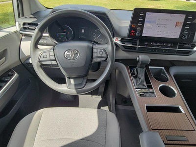 2024 Toyota Sienna LE
