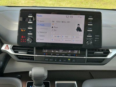2024 Toyota Sienna LE