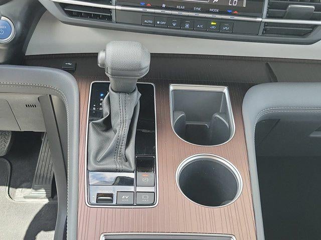 2024 Toyota Sienna LE