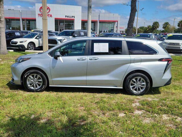2024 Toyota Sienna LE