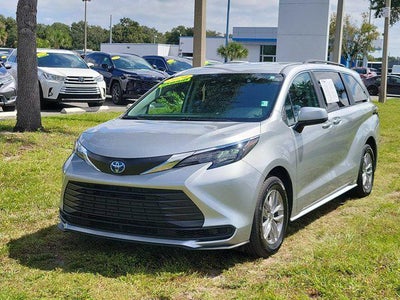 2024 Toyota Sienna LE