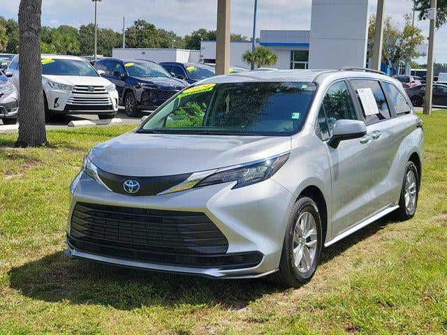 2024 Toyota Sienna LE