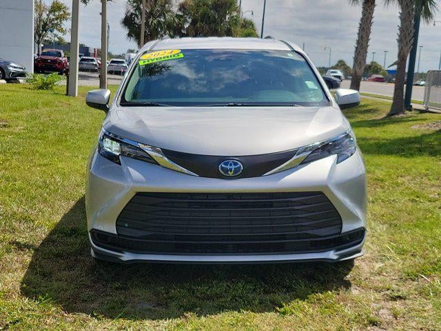 2024 Toyota Sienna LE