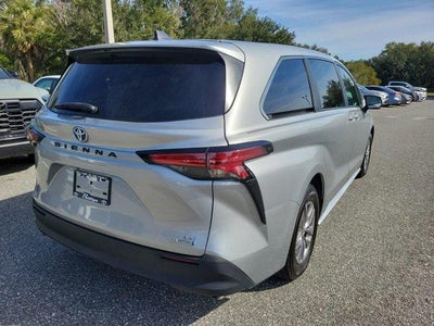 2021 Toyota Sienna LE