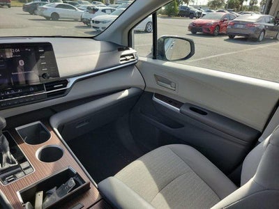 2021 Toyota Sienna LE