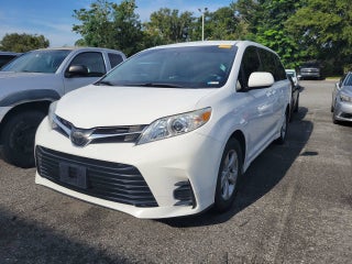 2018 Toyota Sienna LE