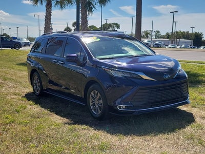 2021 Toyota Sienna XLE