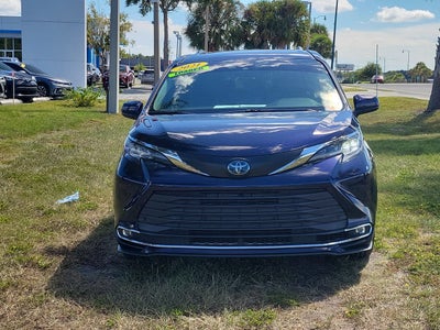 2021 Toyota Sienna XLE