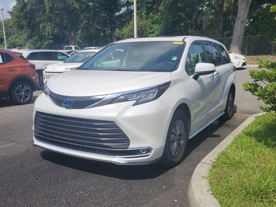 2023 Toyota Sienna XLE