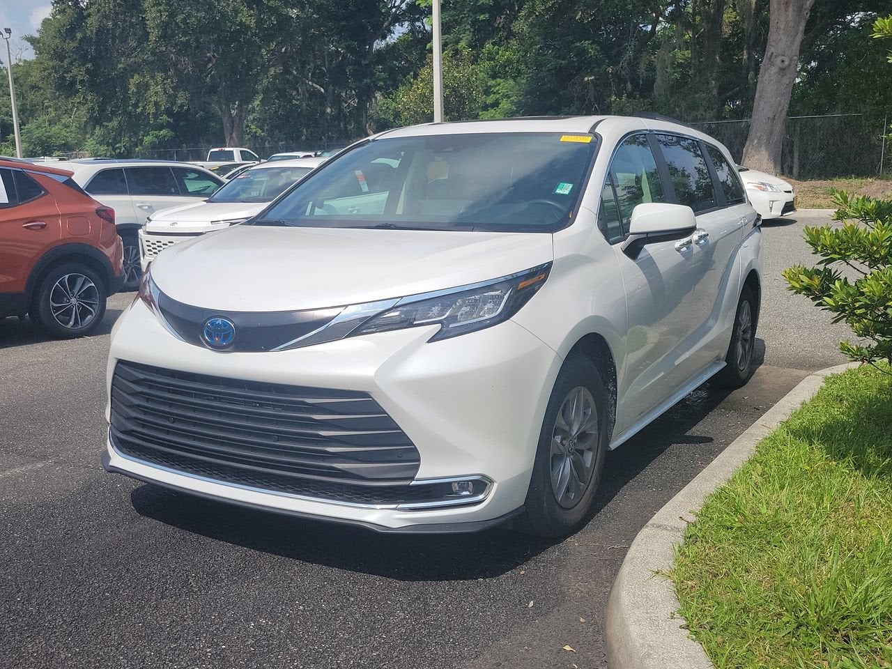 2023 Toyota Sienna XLE