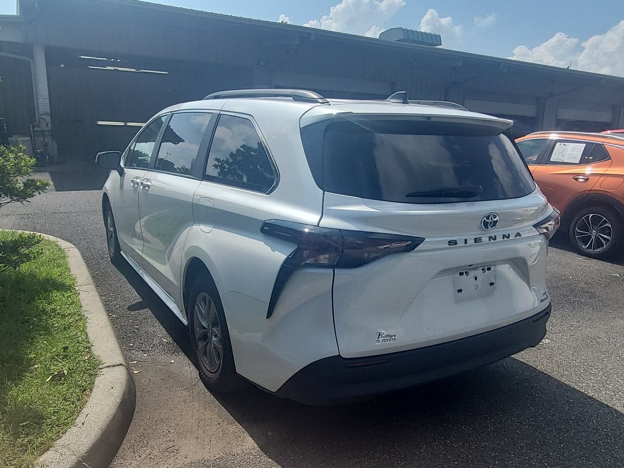 2023 Toyota Sienna XLE