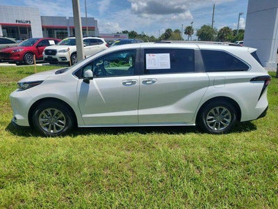 2023 Toyota Sienna XLE