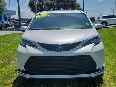 2023 Toyota Sienna XLE