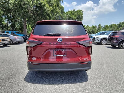 2025 Toyota Sienna XLE