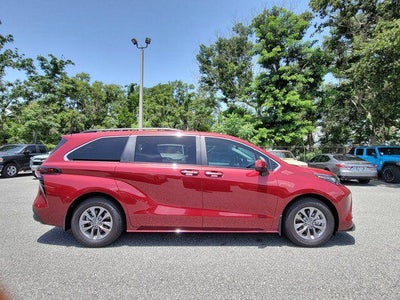2025 Toyota Sienna XLE