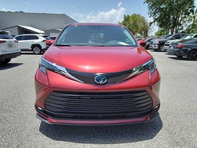 2025 Toyota Sienna XLE