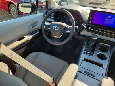 2025 Toyota Sienna XLE