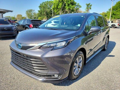 2025 Toyota Sienna XLE