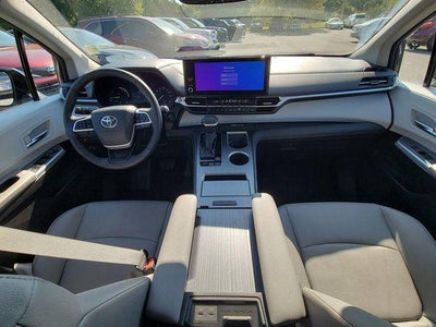 2025 Toyota Sienna XLE