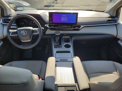 2025 Toyota Sienna XLE