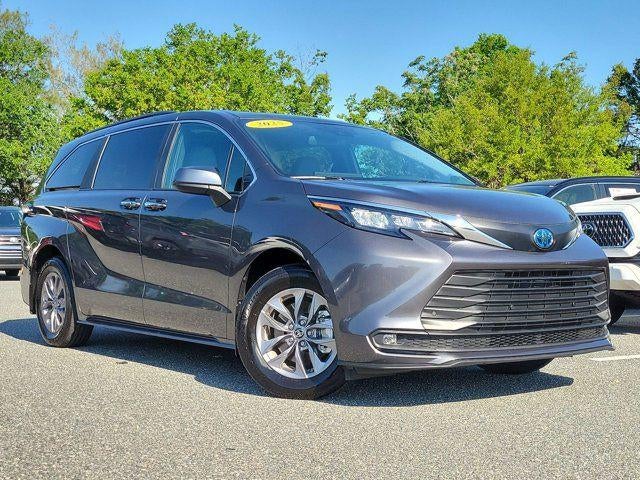 2025 Toyota Sienna XLE