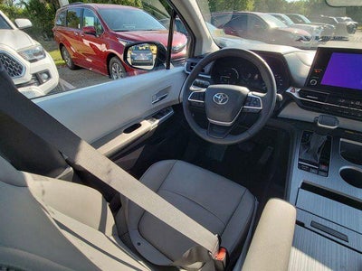 2025 Toyota Sienna XLE
