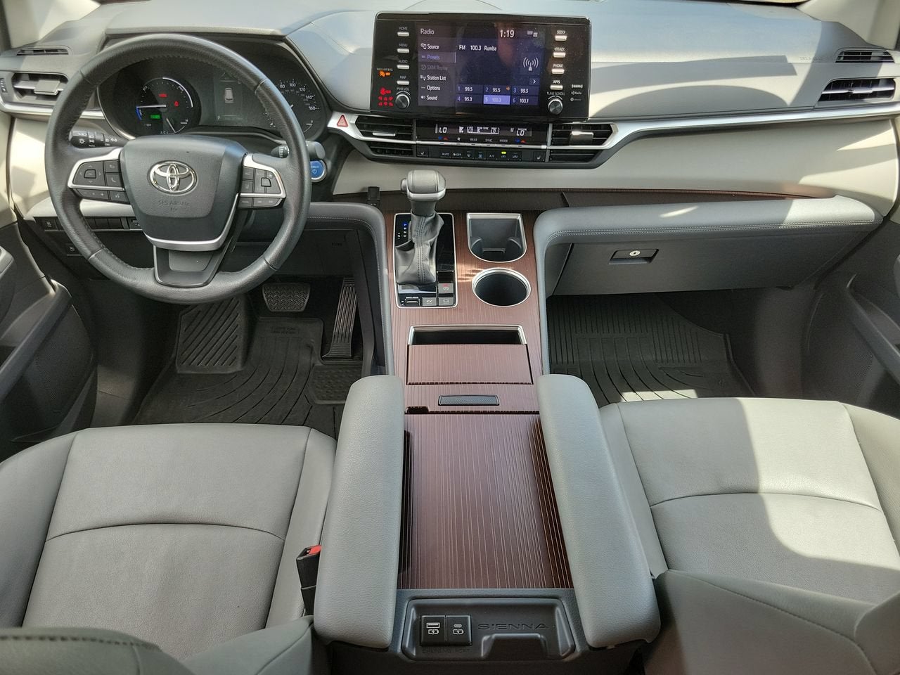 2023 Toyota Sienna XLE