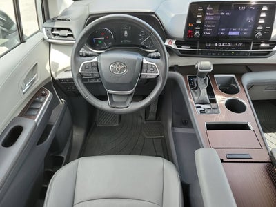 2023 Toyota Sienna XLE