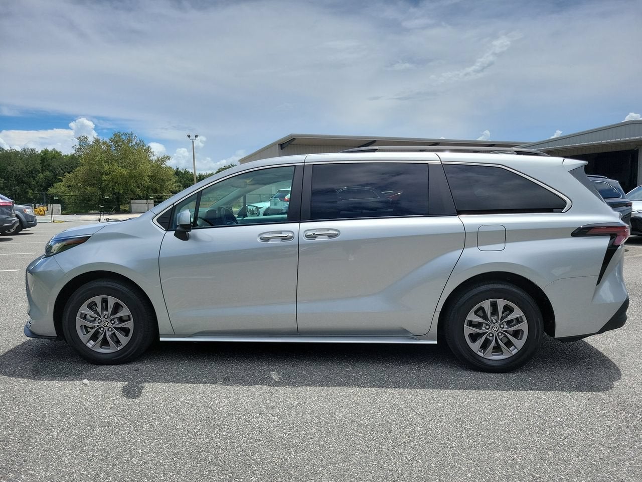 2023 Toyota Sienna XLE