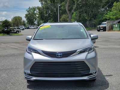 2023 Toyota Sienna XLE
