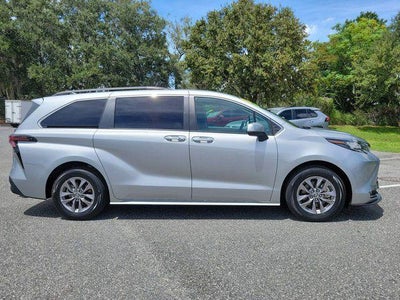 2023 Toyota Sienna XLE