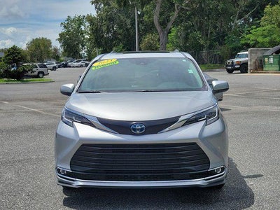 2023 Toyota Sienna XLE