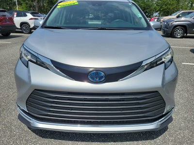 2022 Toyota Sienna XLE