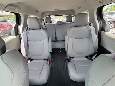 2022 Toyota Sienna XLE