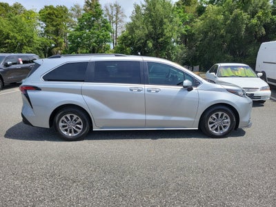 2022 Toyota Sienna XLE
