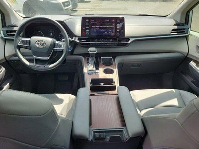 2022 Toyota Sienna XLE