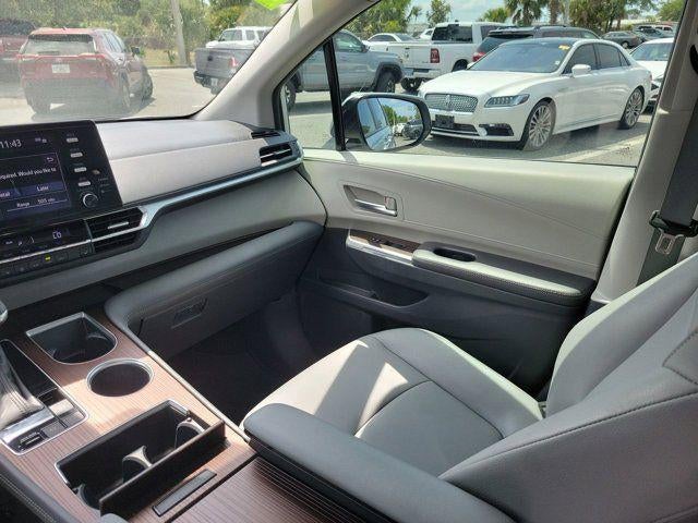 2022 Toyota Sienna XLE