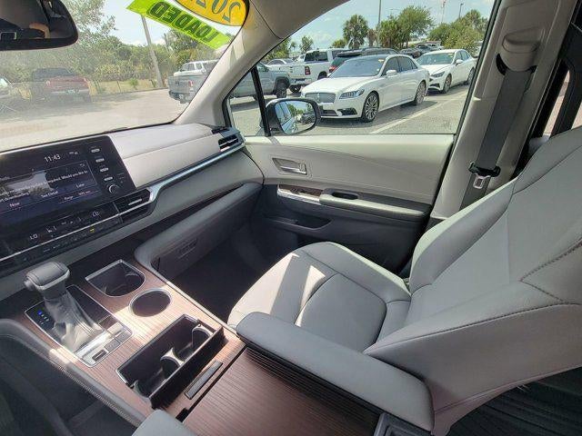 2022 Toyota Sienna XLE
