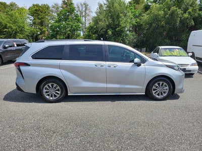 2022 Toyota Sienna XLE