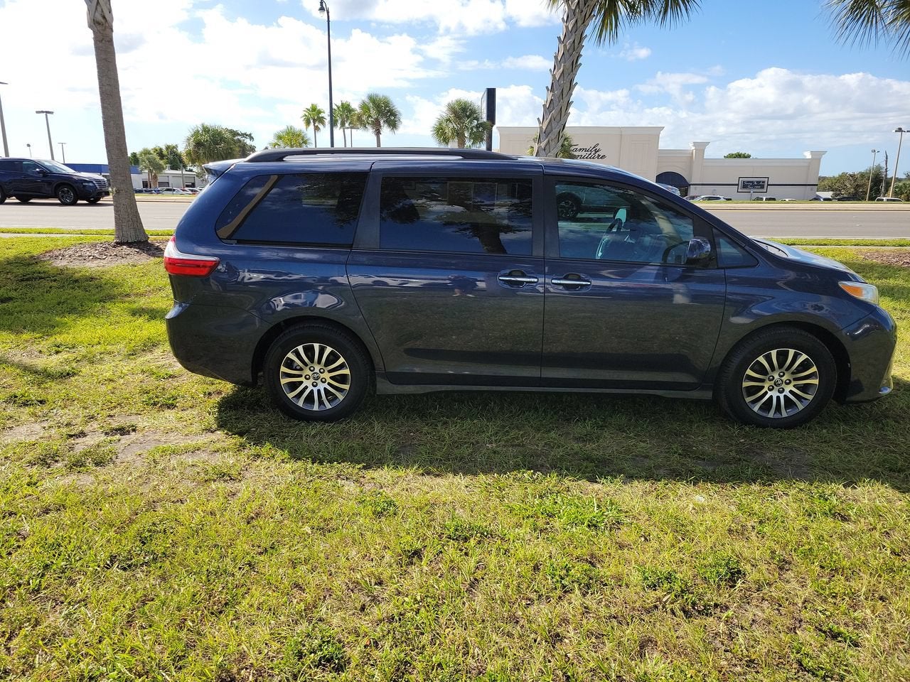 2020 Toyota Sienna Base