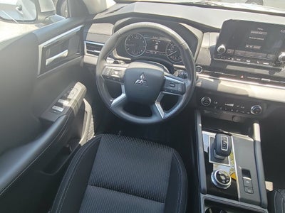 2022 Mitsubishi Outlander ES