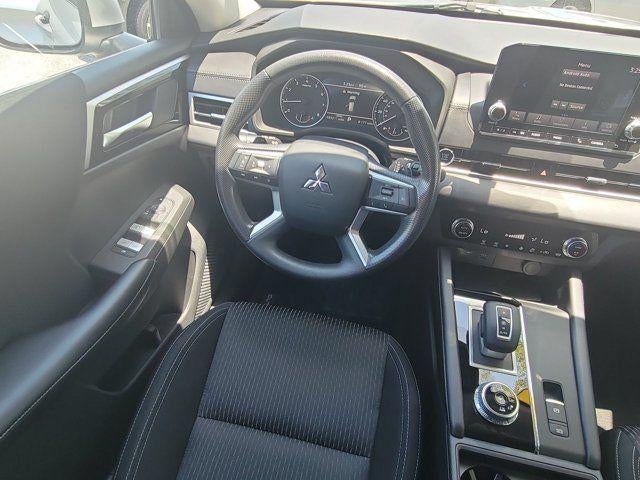 2022 Mitsubishi Outlander ES