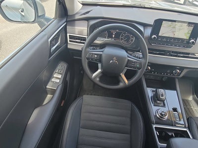 2024 Mitsubishi Outlander SE