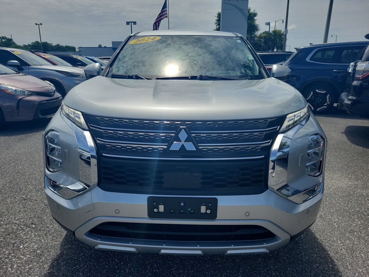 2024 Mitsubishi Outlander SE