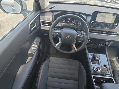 2024 Mitsubishi Outlander SE