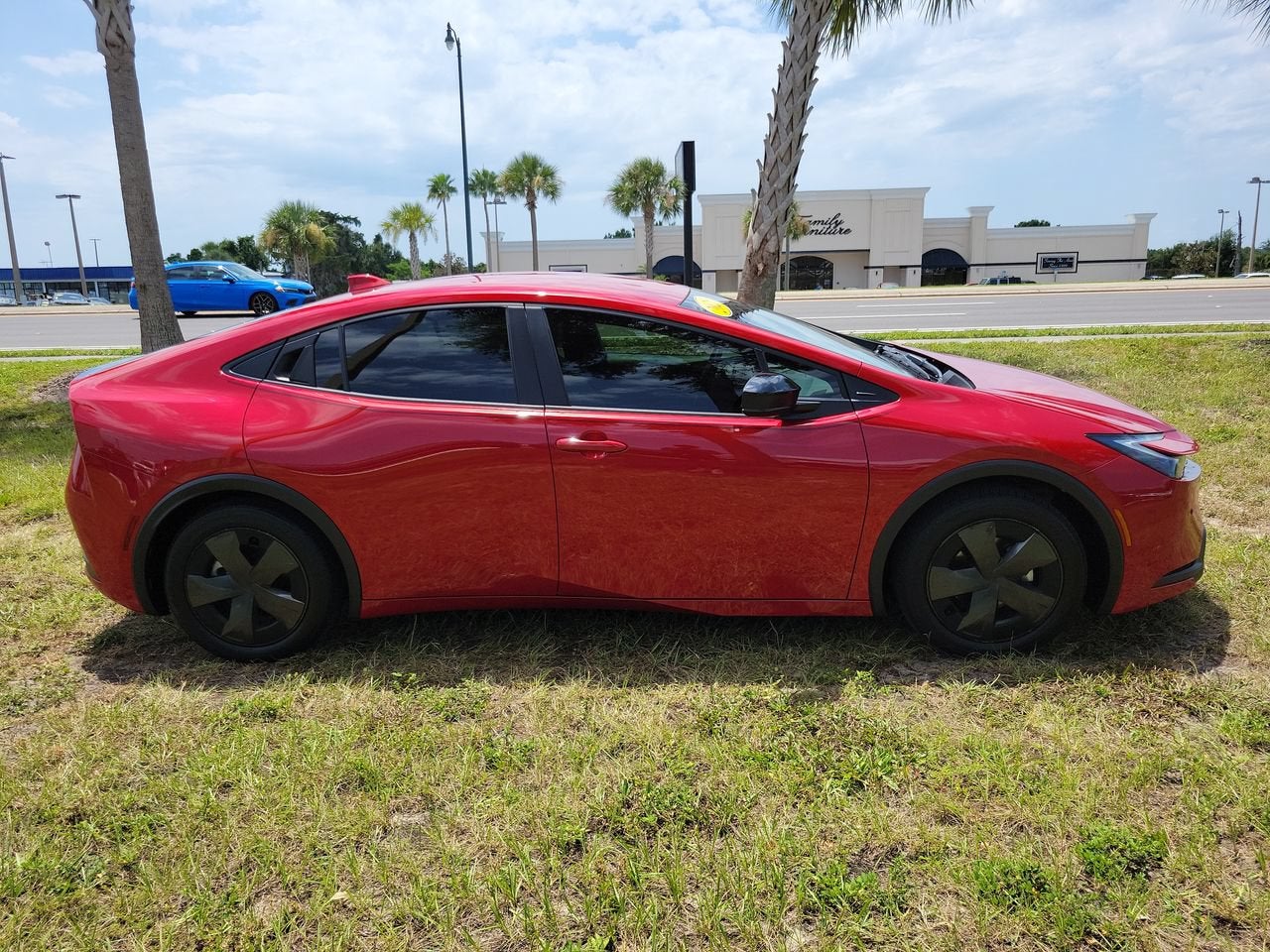 2025 Toyota Prius LE