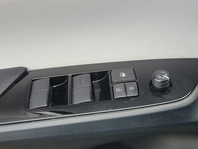 2021 Toyota Prius XLE